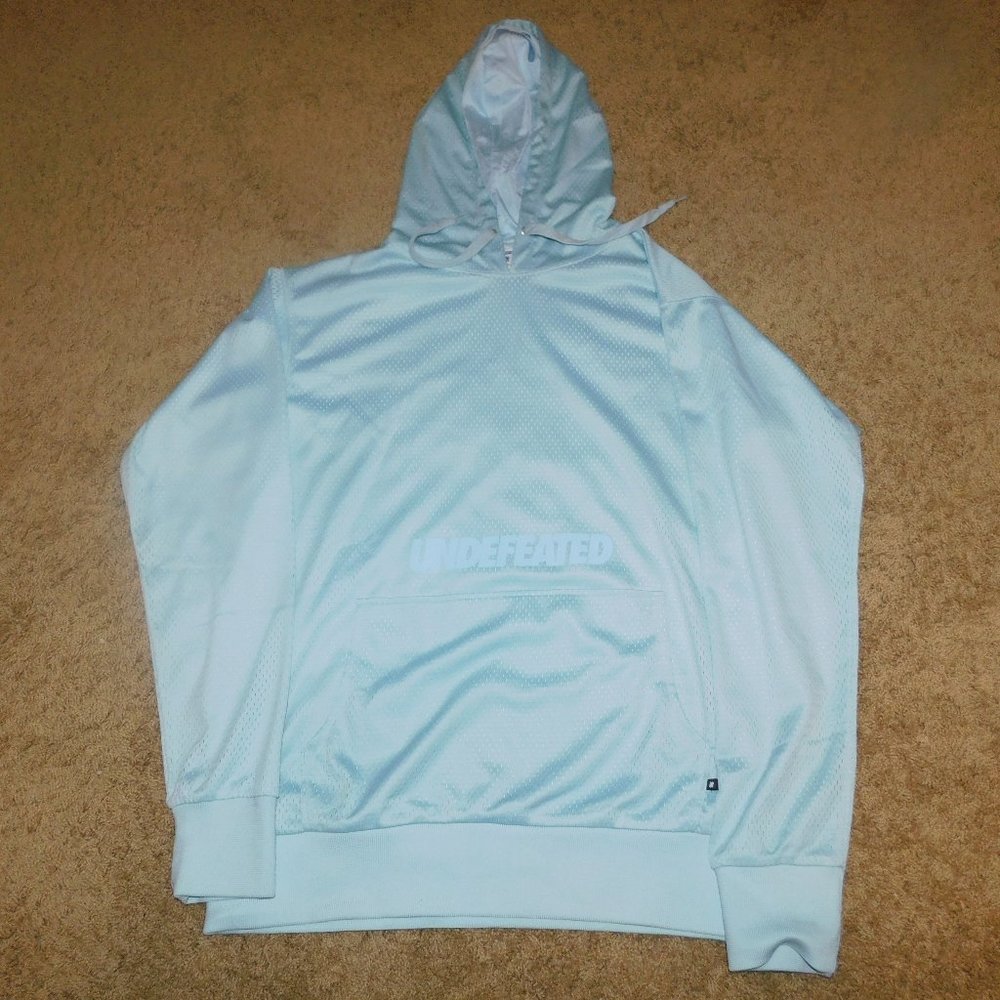 (NWOT)Sky blue Undefeated hoodie